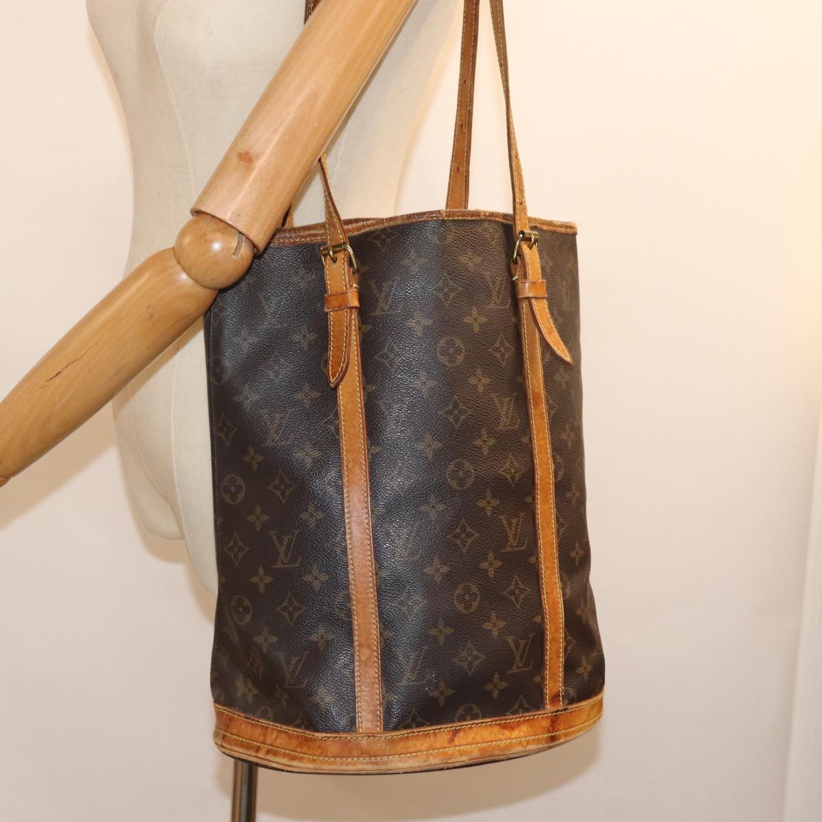 LOUIS VUITTON Monogram Bucket GM Shoulder Bag M42236 LV Auth 75296