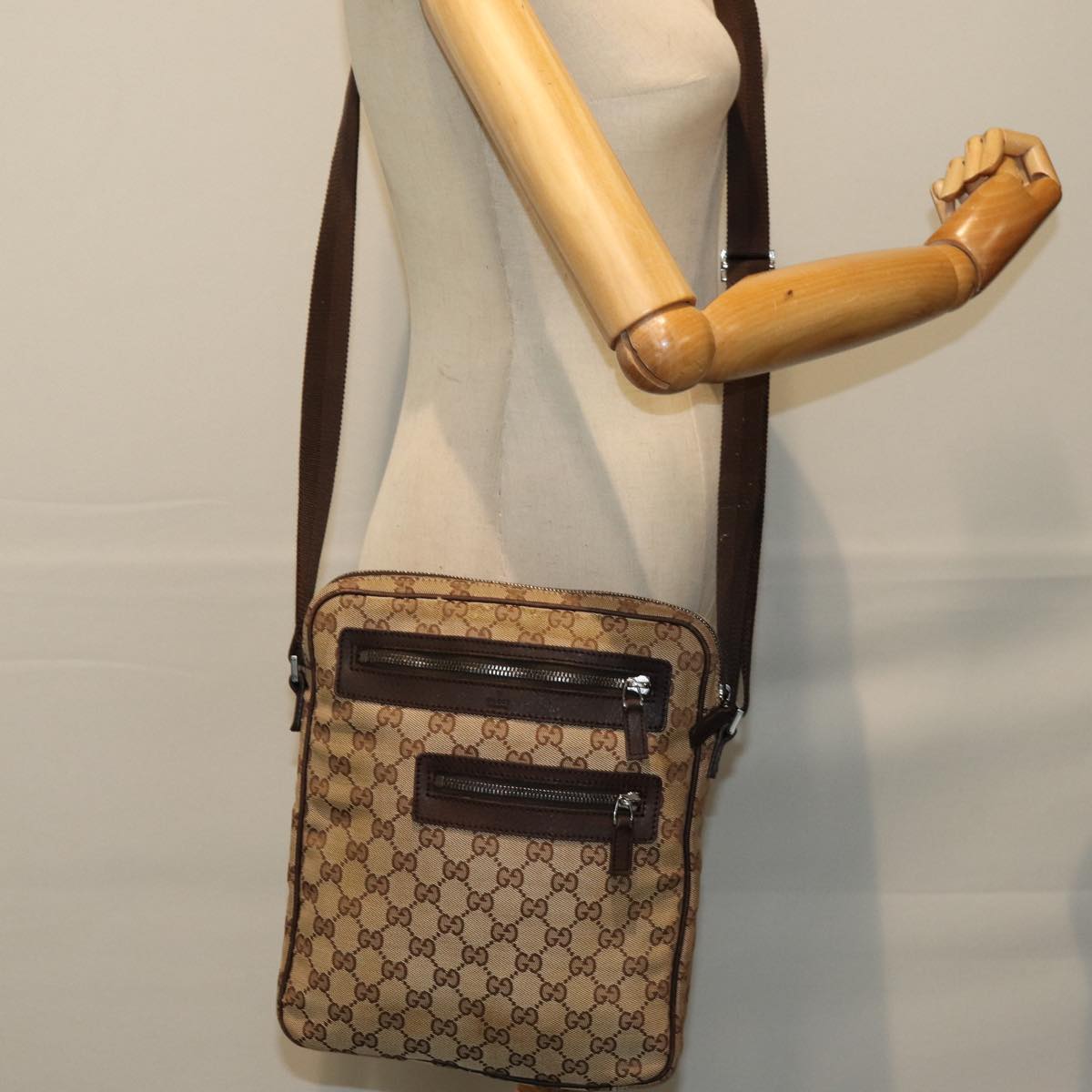 GUCCI GG Canvas Shoulder Bag Beige 92551 Auth 75348