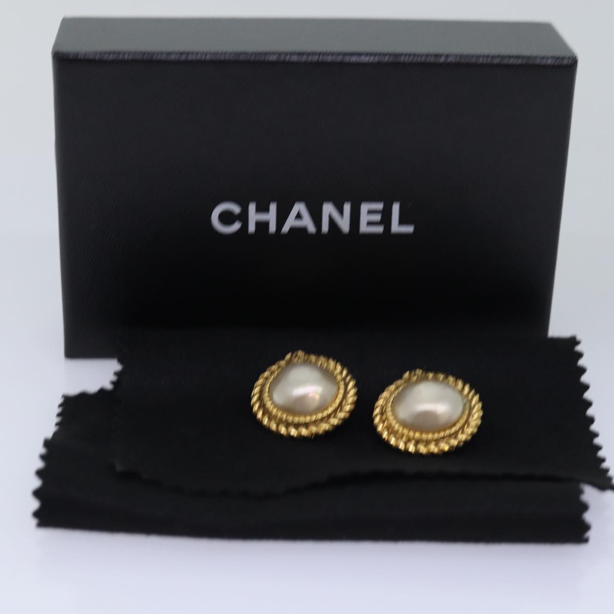 CHANEL Earring Gold CC Auth 75372