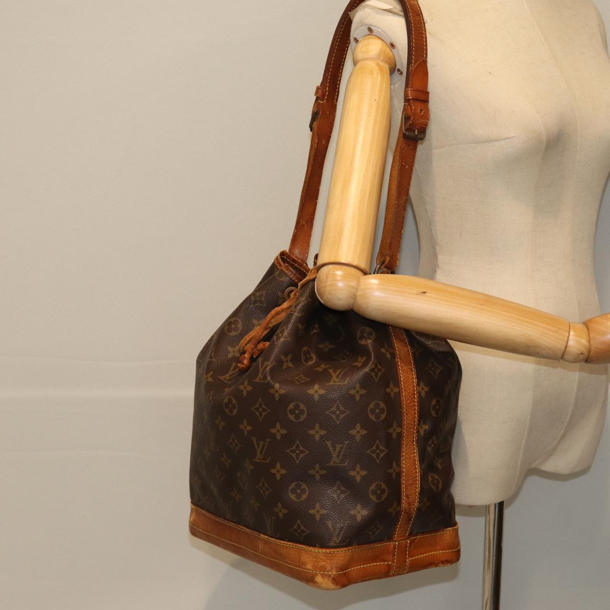 LOUIS VUITTON Monogram Noe Shoulder Bag M42224 LV Auth 75415