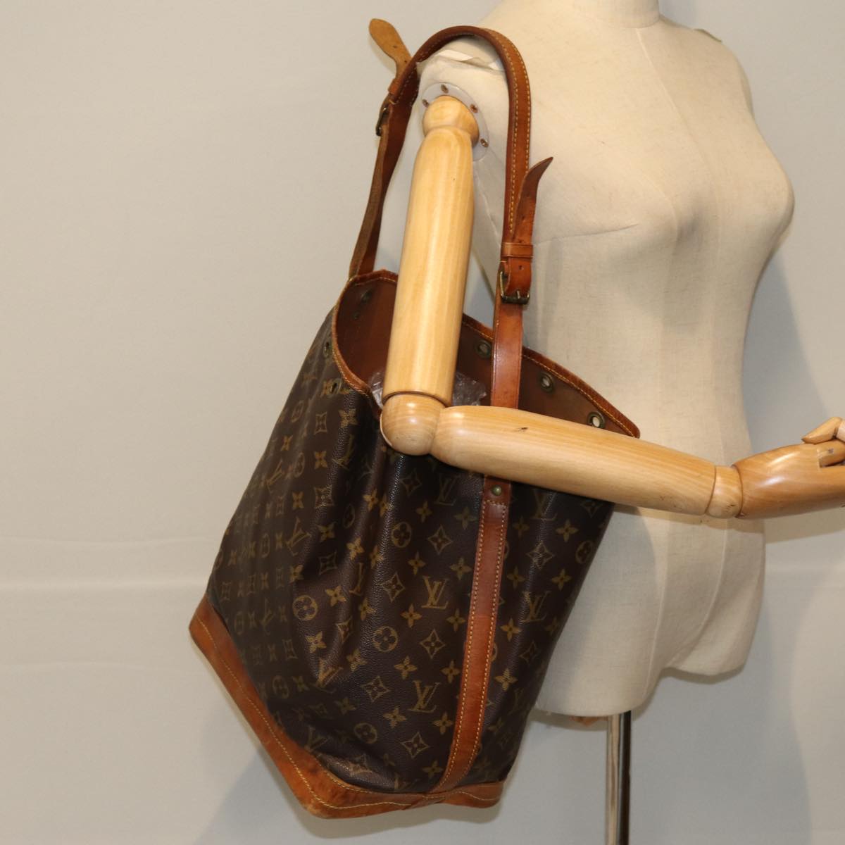 LOUIS VUITTON Monogram Noe Shoulder Bag M42224 LV Auth 75416