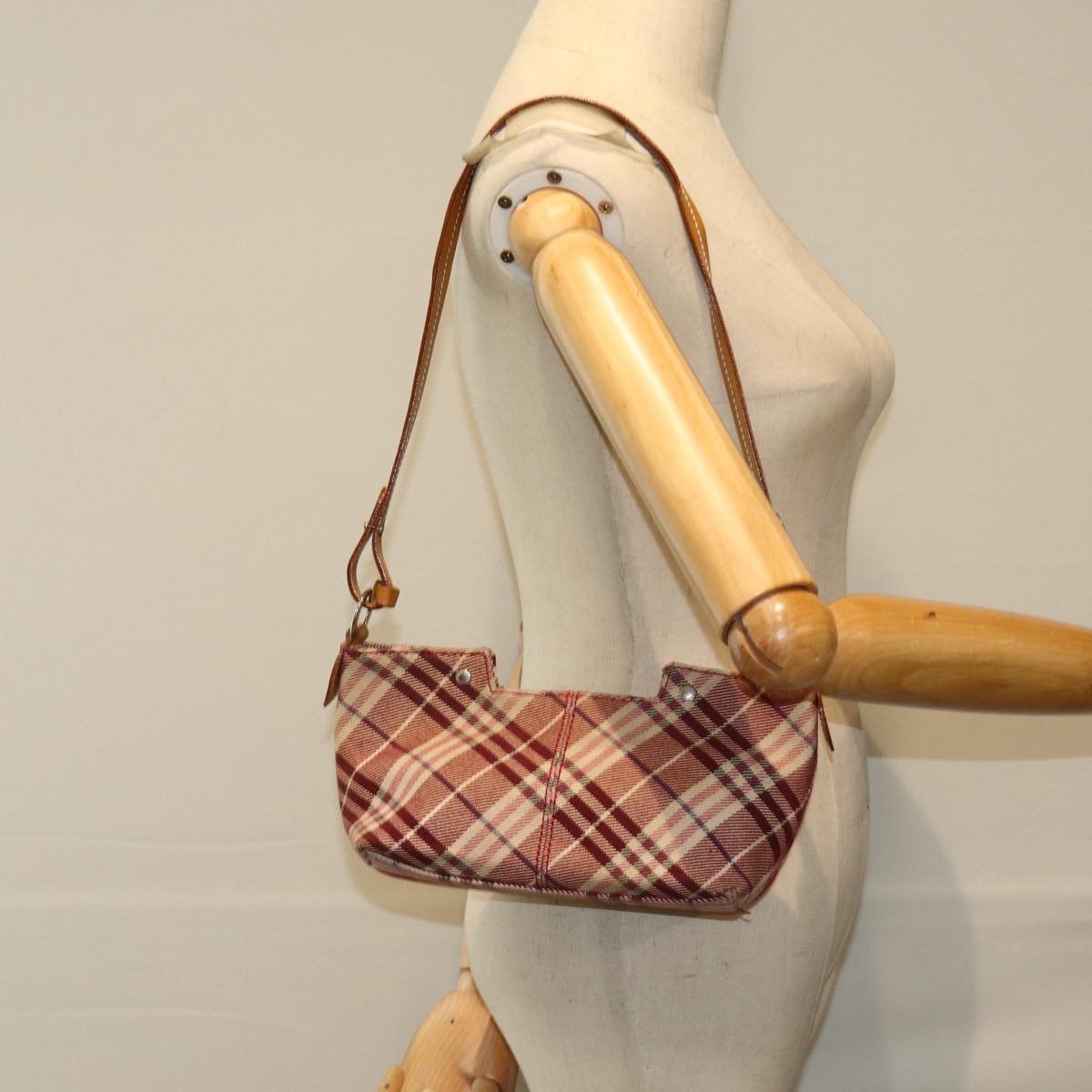 BURBERRY Nova Check Blue Label Shoulder Bag Canvas Red Auth 75453