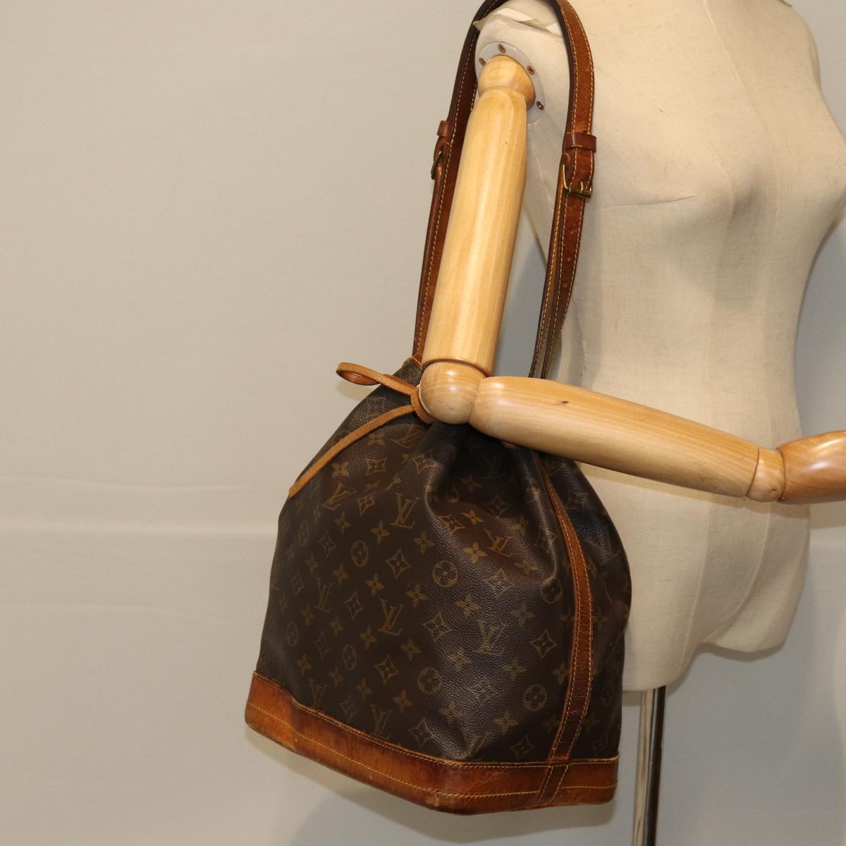 LOUIS VUITTON Monogram Noe Shoulder Bag M42224 LV Auth 75492