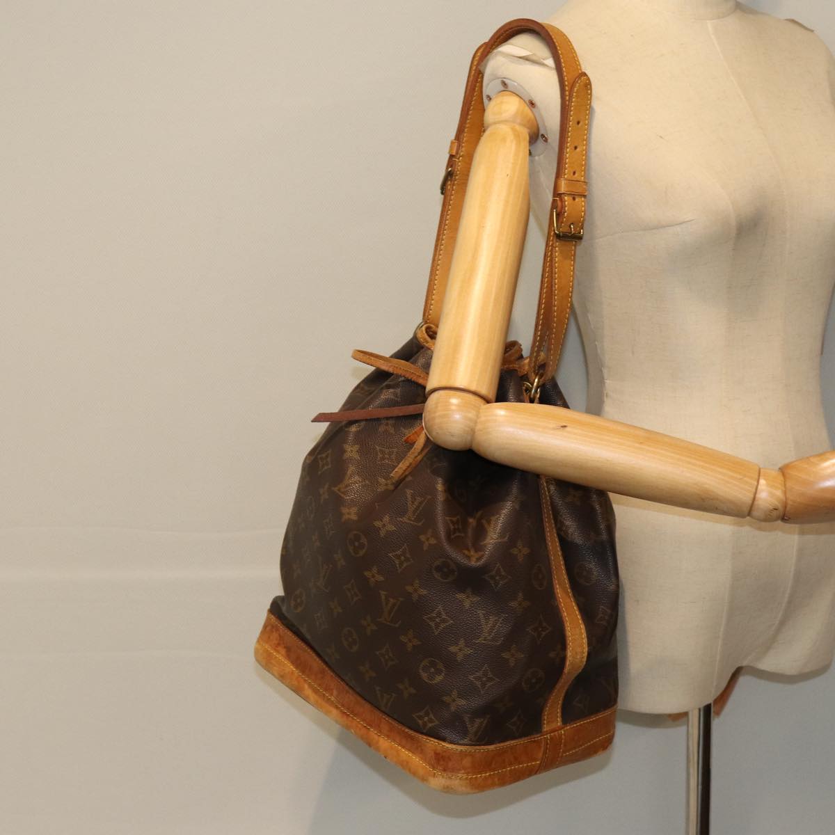 LOUIS VUITTON Monogram Noe Shoulder Bag M42224 LV Auth 75542