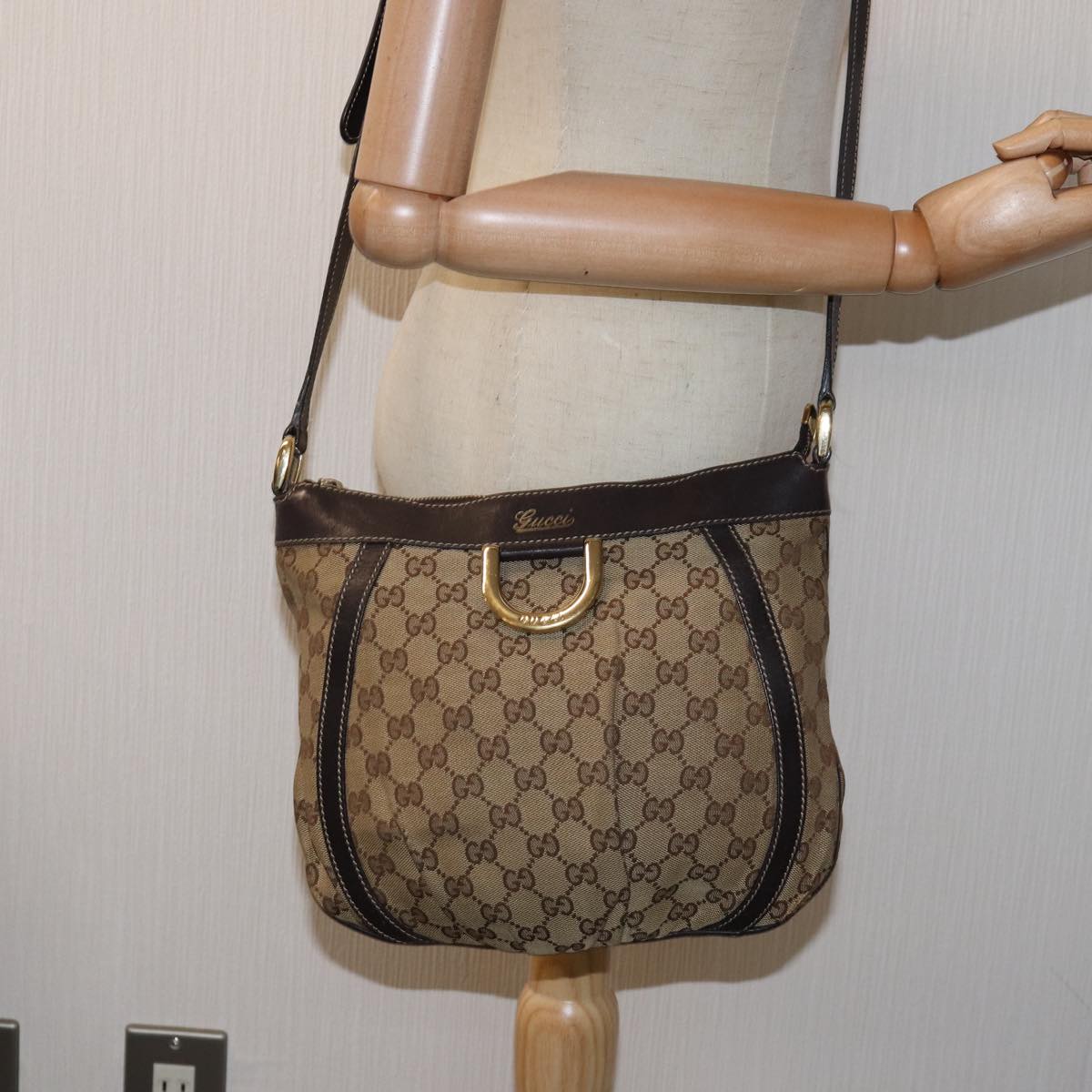 GUCCI GG Canvas Shoulder Bag Beige 203257 Auth 75598