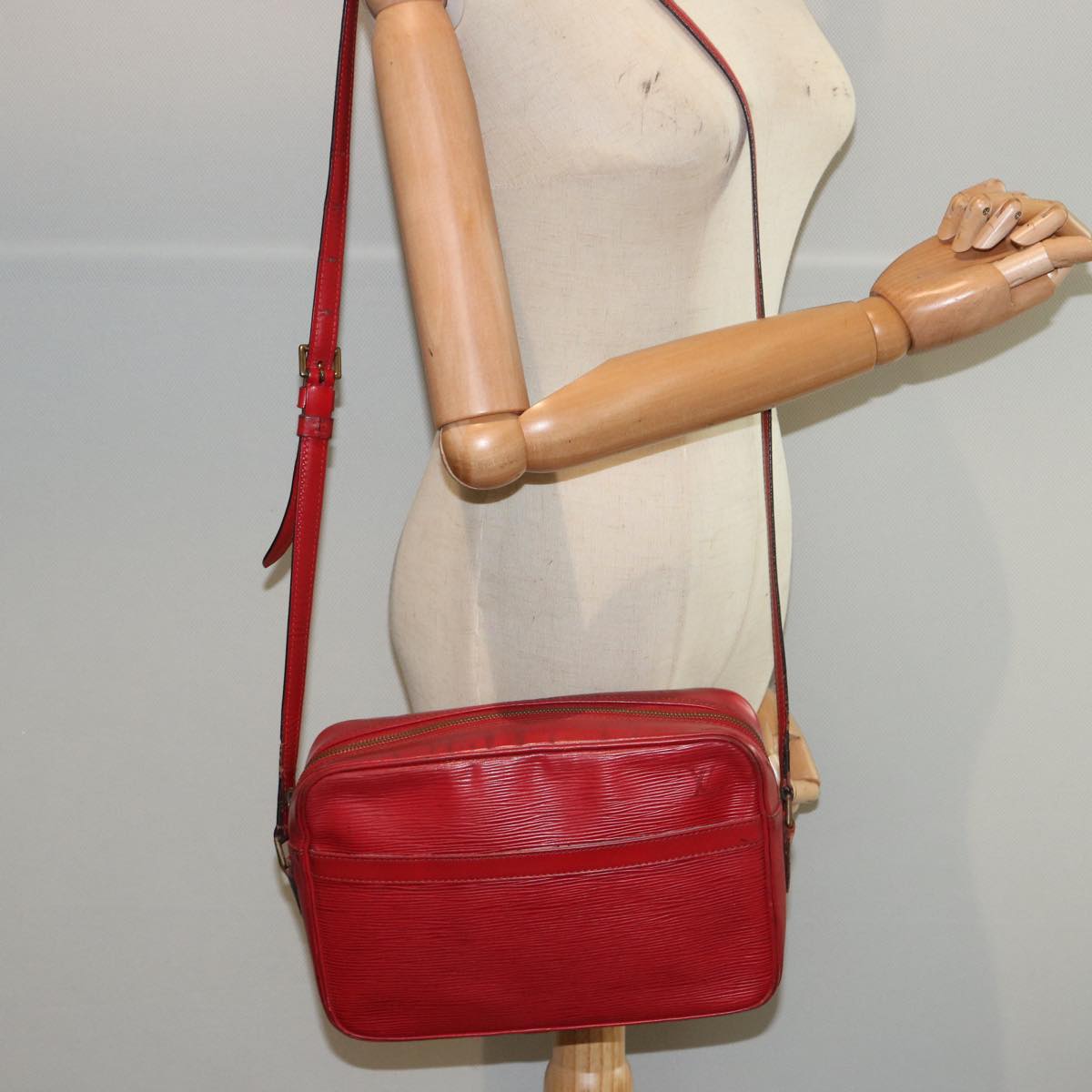 LOUIS VUITTON Epi Trocadero 27 Shoulder Bag Red M52317 LV Auth 75734