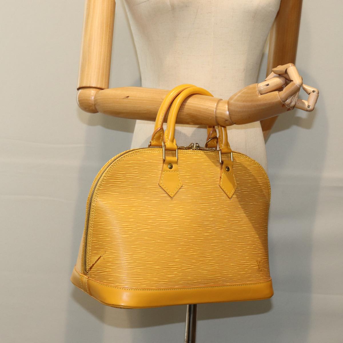 LOUIS VUITTON Epi Alma Hand Bag Tassili Yellow M52149 LV Auth 75756