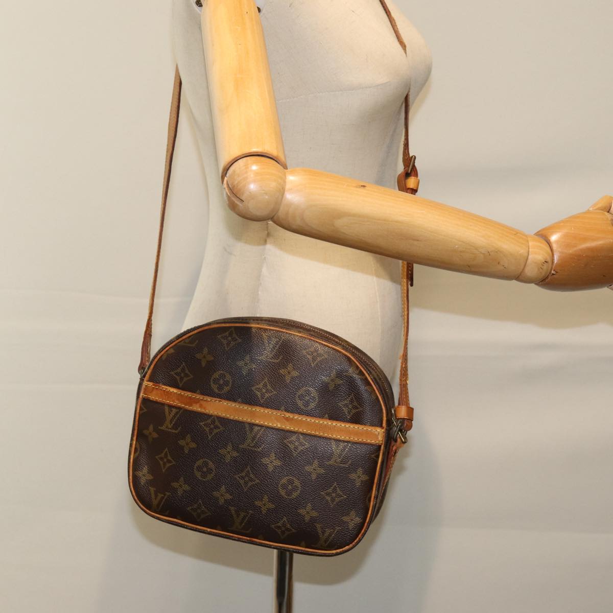 LOUIS VUITTON Monogram Senlis Shoulder Bag M51222 LV Auth 75869