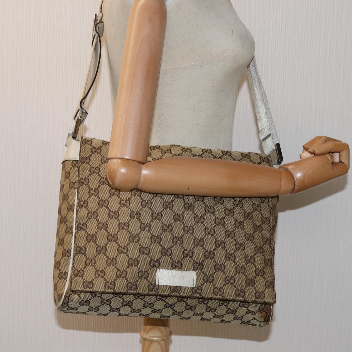 GUCCI GG Canvas Shoulder Bag Beige 146236 Auth 75978