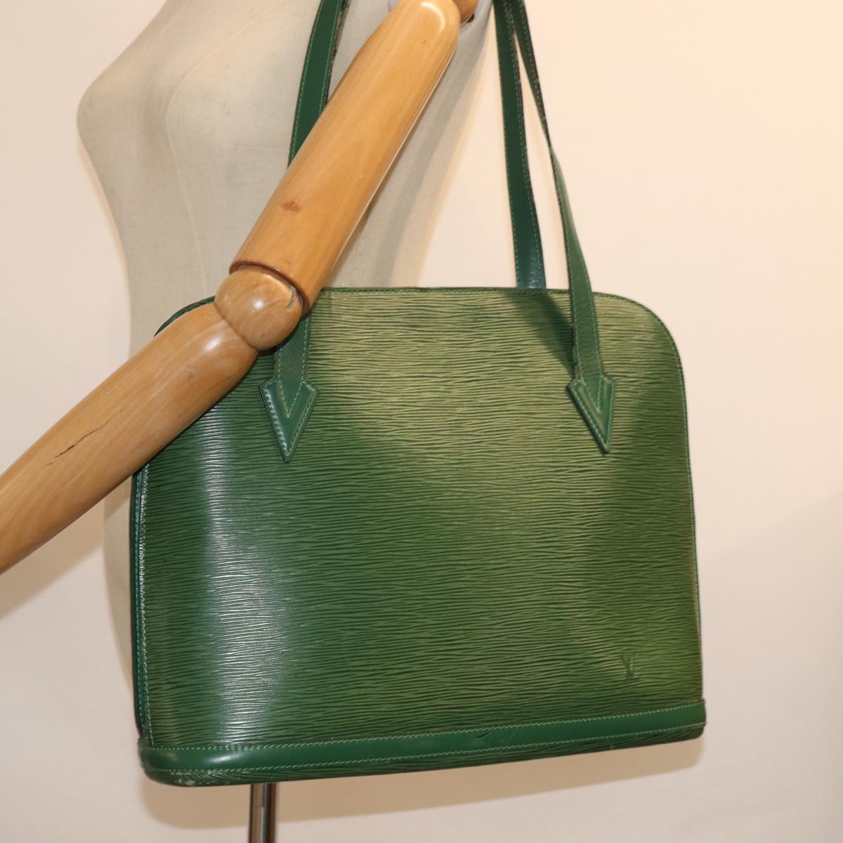 LOUIS VUITTON Epi Lussac Shoulder Bag Green M52284 LV Auth 76026