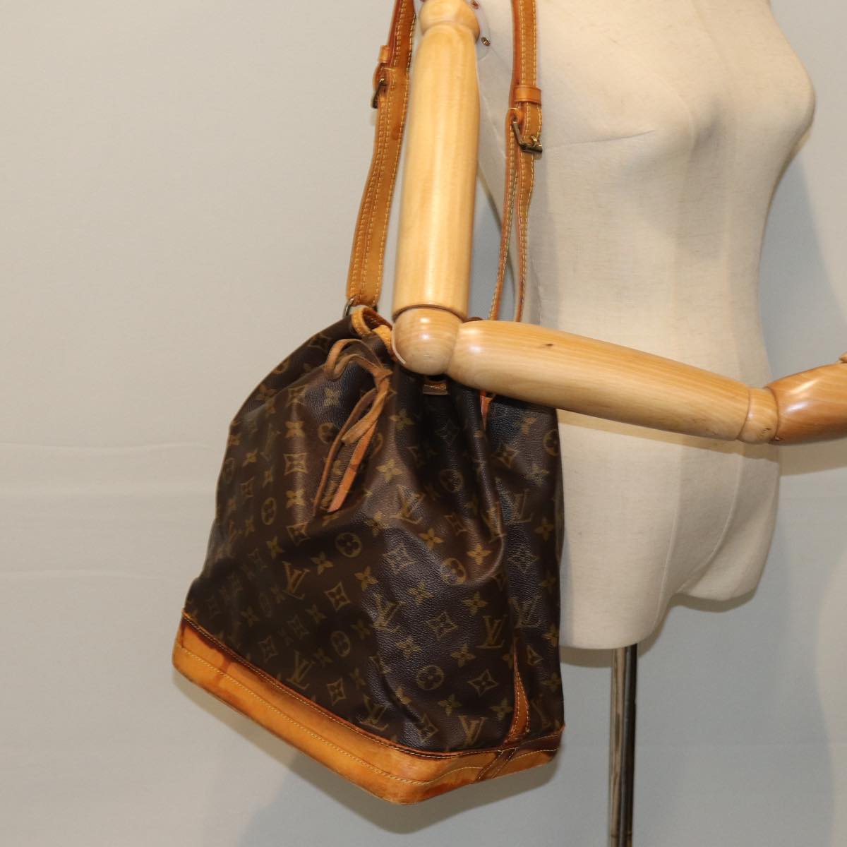 LOUIS VUITTON Monogram Noe Shoulder Bag M42224 LV Auth 76058