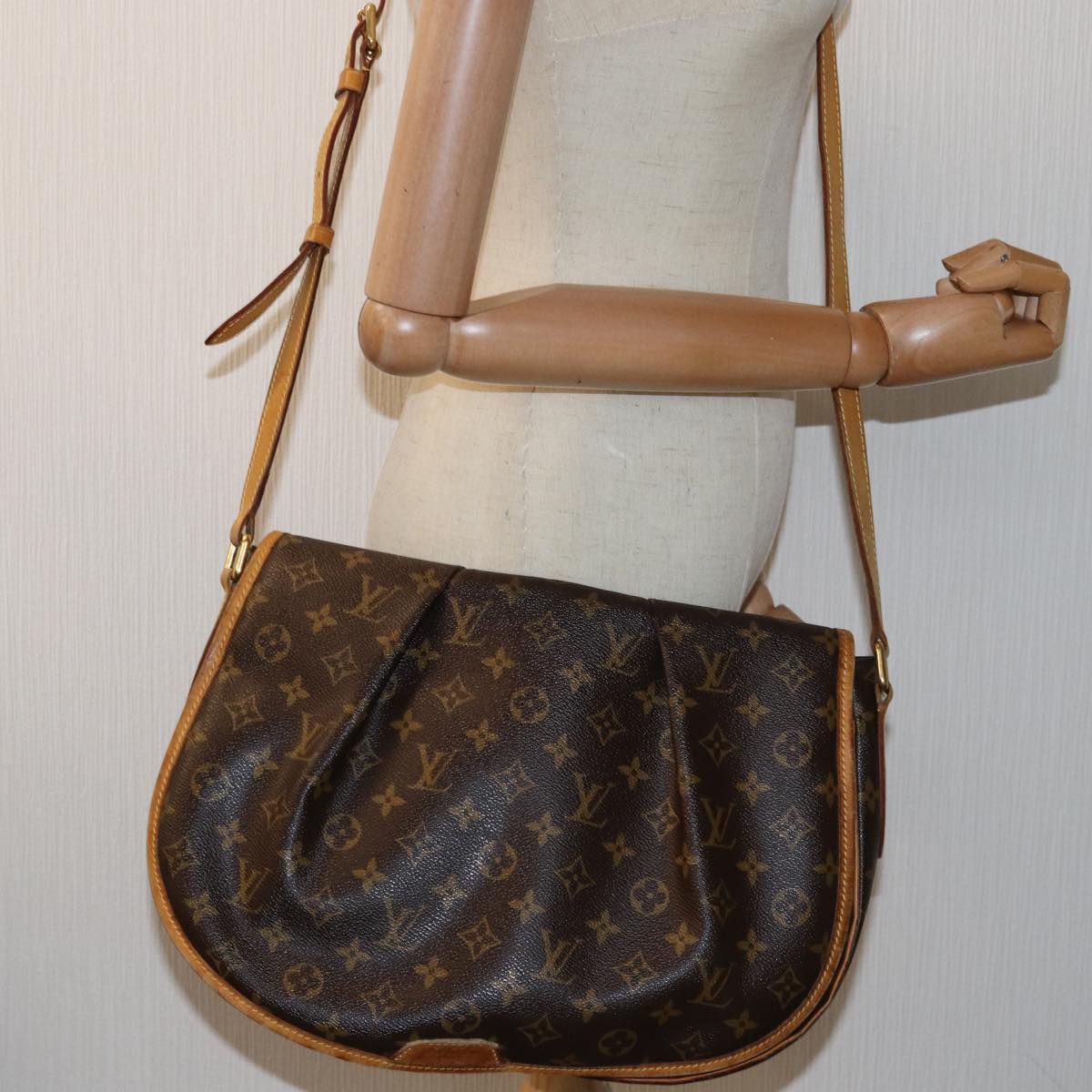 LOUIS VUITTON Monogram Menilmontant MM Shoulder Bag M40473 LV Auth 76060