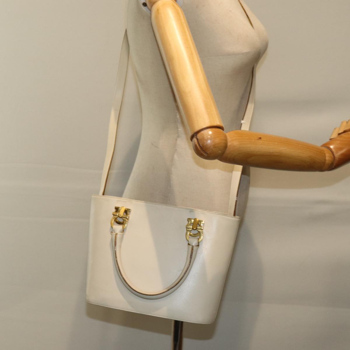 Salvatore Ferragamo Hand Bag Leather 2way White Auth 76097