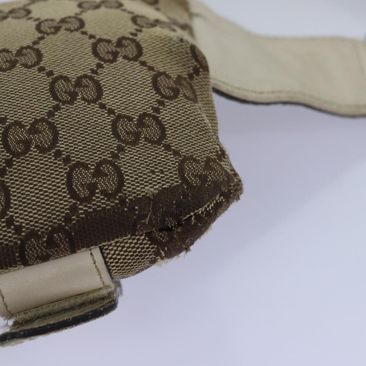 GUCCI GG Canvas Waist bag Beige 145851 Auth 76155