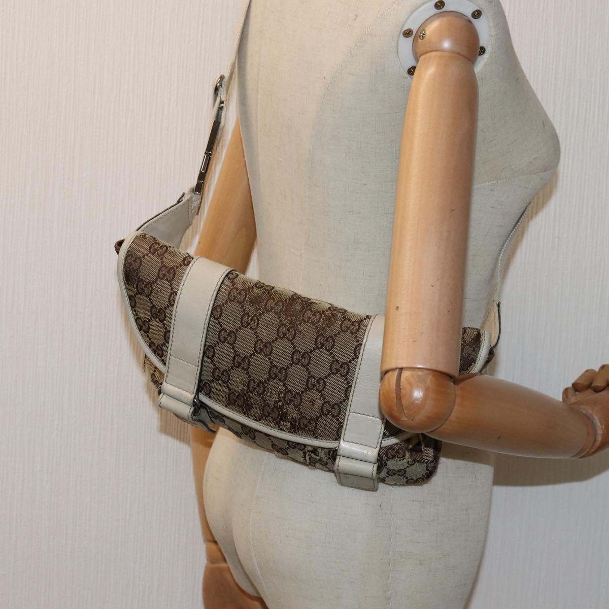 GUCCI GG Canvas Waist bag Beige 145851 Auth 76155