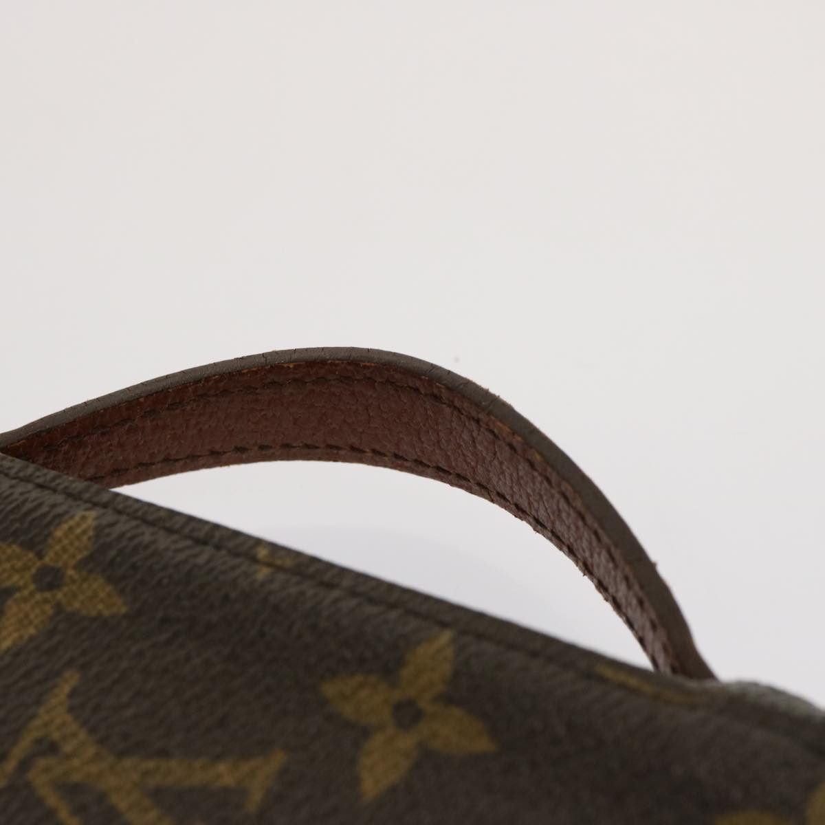 LOUIS VUITTON Monogram Poche Escapade Travel Case M60113 LV Auth 76227