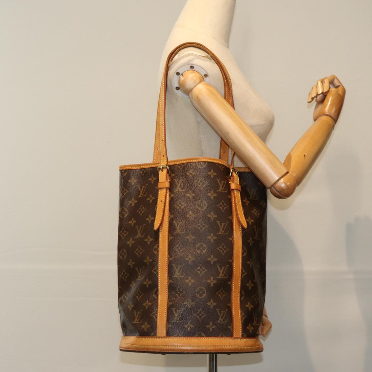 LOUIS VUITTON Monogram Bucket GM Shoulder Bag M42236 LV Auth 76338