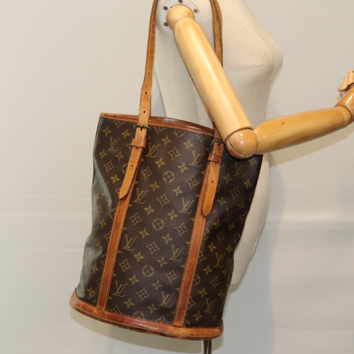 LOUIS VUITTON Monogram Bucket GM Shoulder Bag M42236 LV Auth 76470