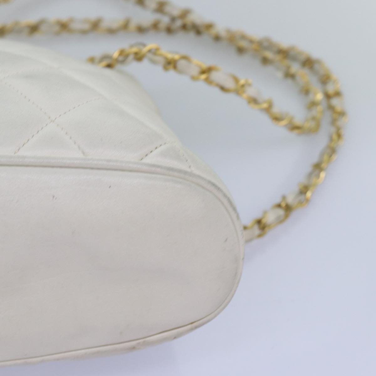 CHANEL Matelasse Chain Shoulder Bag Leather White CC Auth 76482