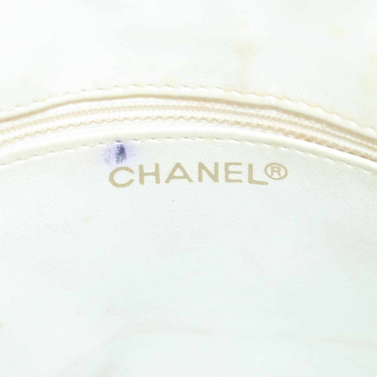 CHANEL Matelasse Chain Shoulder Bag Leather White CC Auth 76482