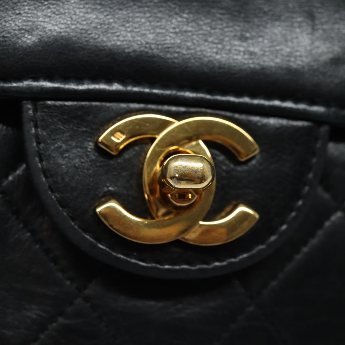 CHANEL Matelasse Turn Lock Chain Shoulder Bag Lamb Skin Black CC Auth 76534A