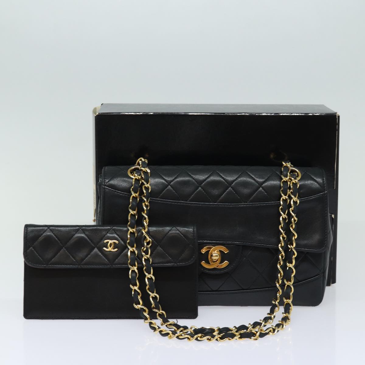 CHANEL Matelasse Turn Lock Chain Shoulder Bag Lamb Skin Black CC Auth 76534A