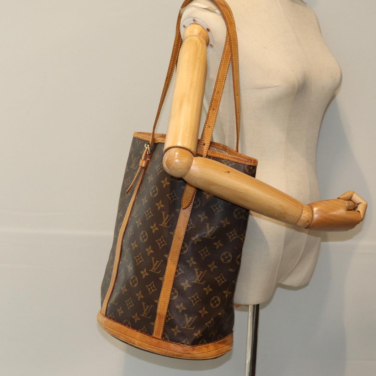 LOUIS VUITTON Monogram Bucket GM Shoulder Bag M42236 LV Auth 76556