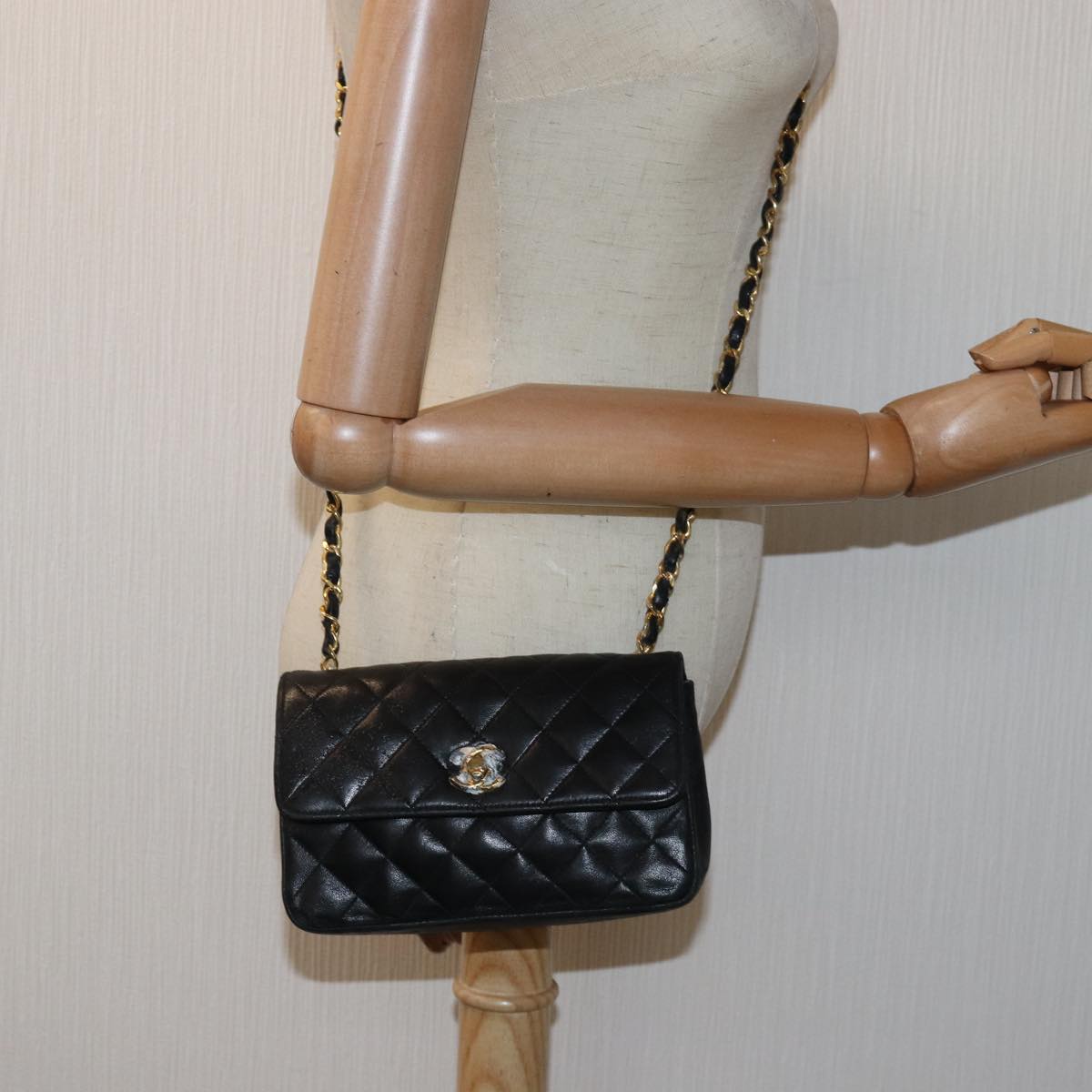 CHANEL Matelasse Chain Shoulder Bag Lamb Skin Black CC Auth 76613