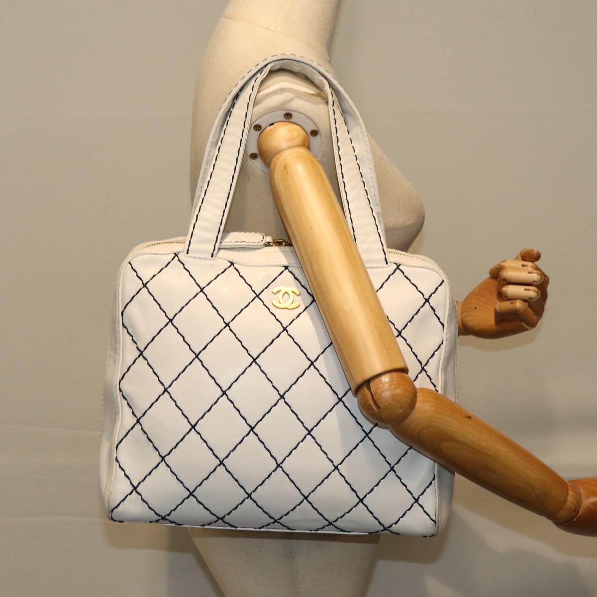 CHANEL Wild Stitch Hand Bag Leather White CC Auth 76642