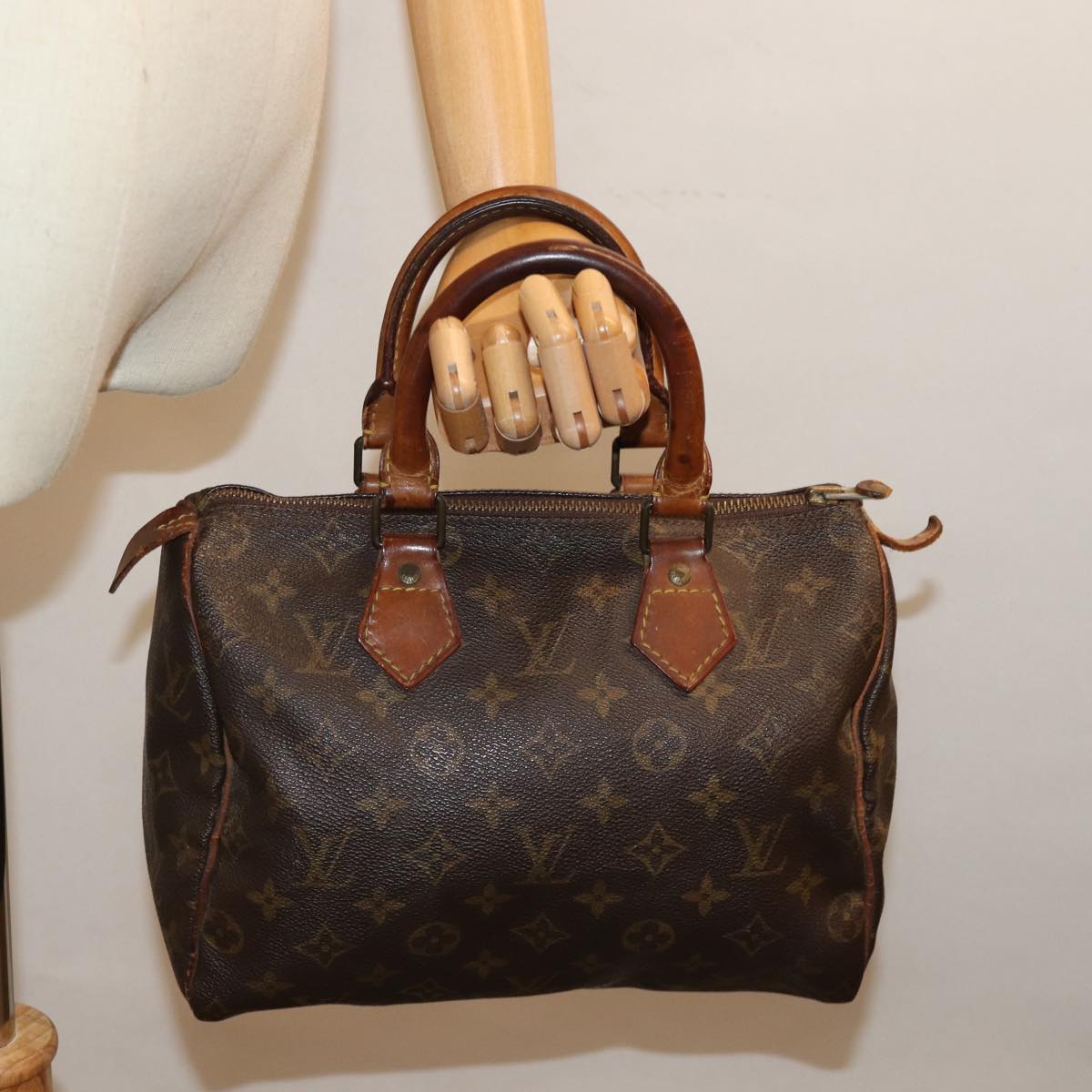 LOUIS VUITTON Monogram Speedy 25 Hand Bag M41528 LV Auth 76647