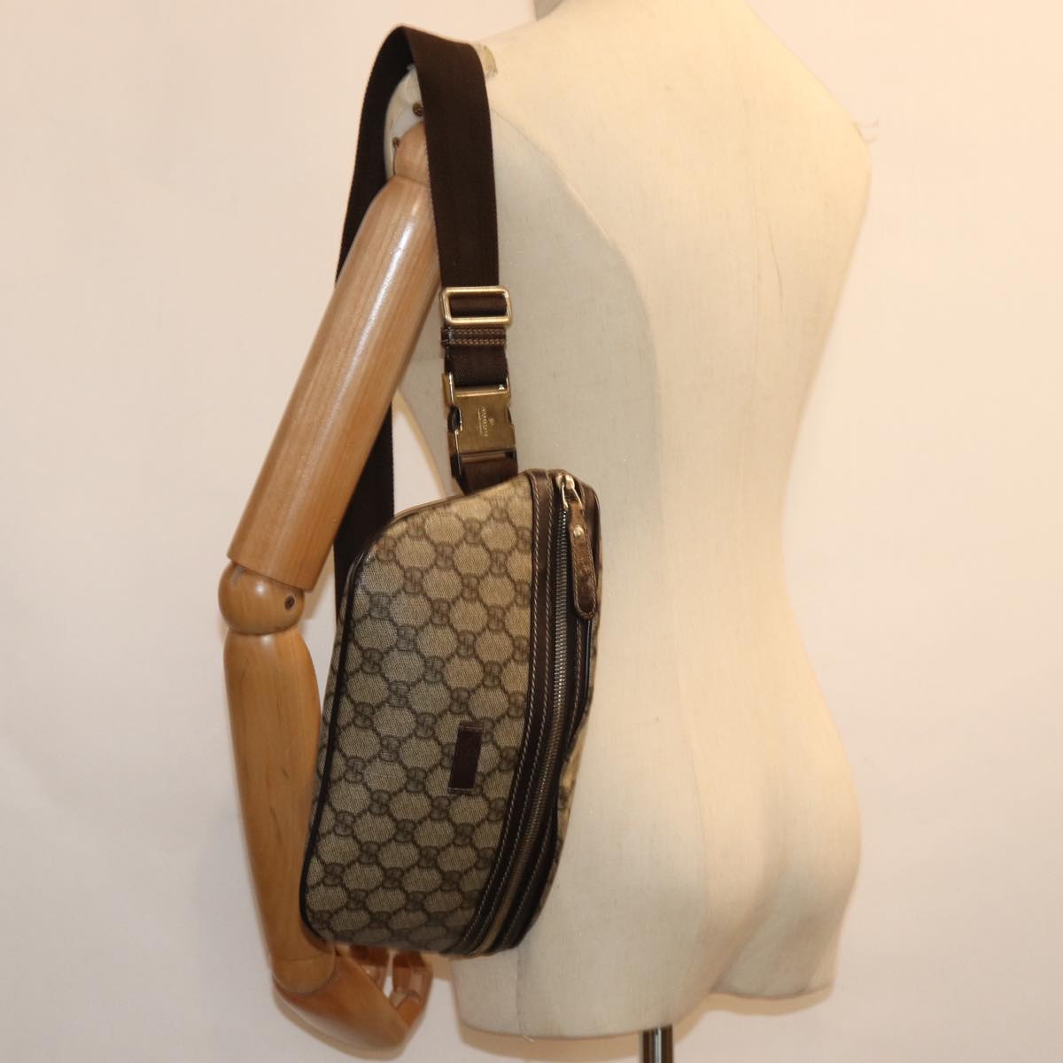 GUCCI GG Supreme Body Bag PVC Beige 233269 Auth 76658