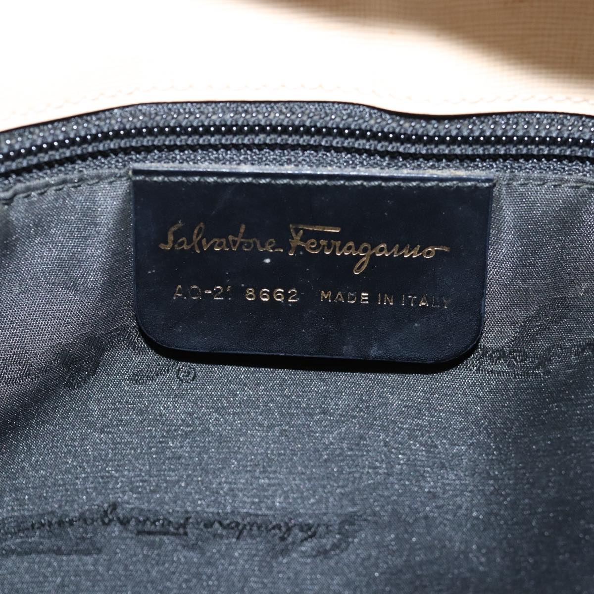 Salvatore Ferragamo Gancini Shoulder Bag Leather Beige Auth 76667