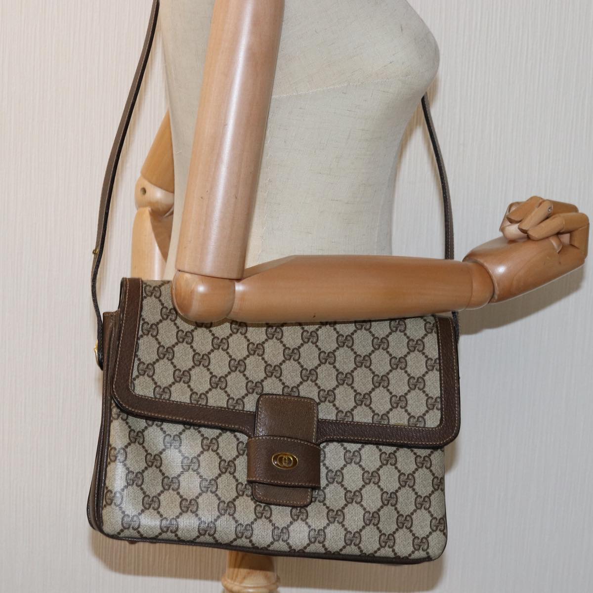 GUCCI GG Supreme Shoulder Bag PVC Leather Beige Auth 76670