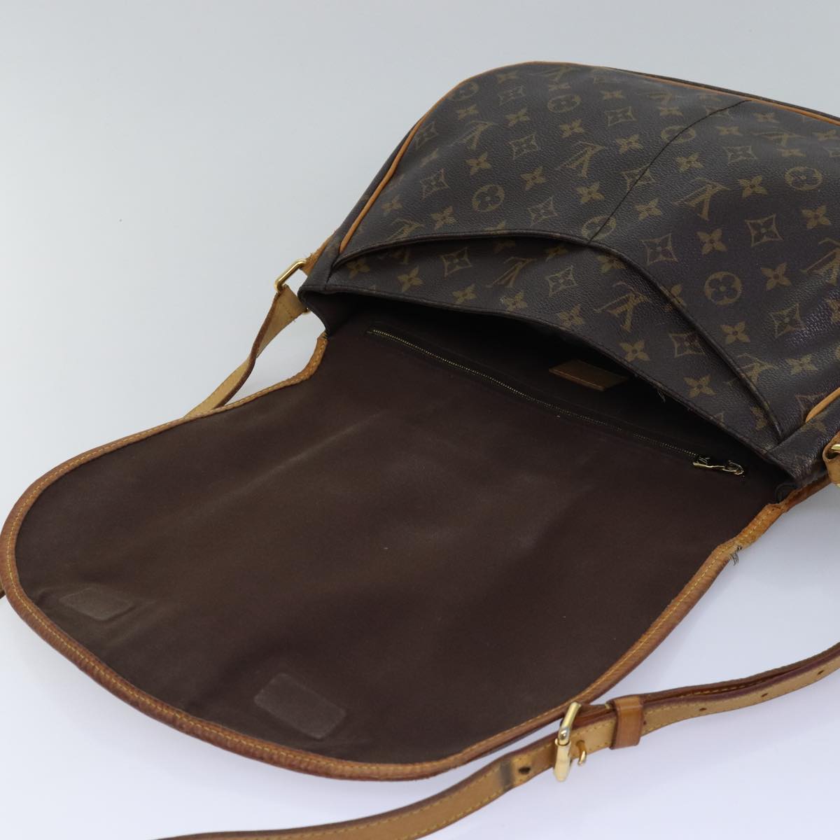 LOUIS VUITTON Monogram Menilmontant MM Shoulder Bag M40473 LV Auth 76876