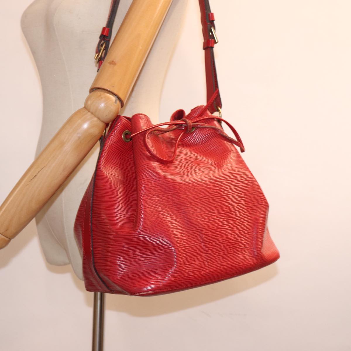 LOUIS VUITTON Epi Petit Noe Shoulder Bag Red M44107 LV Auth 76894