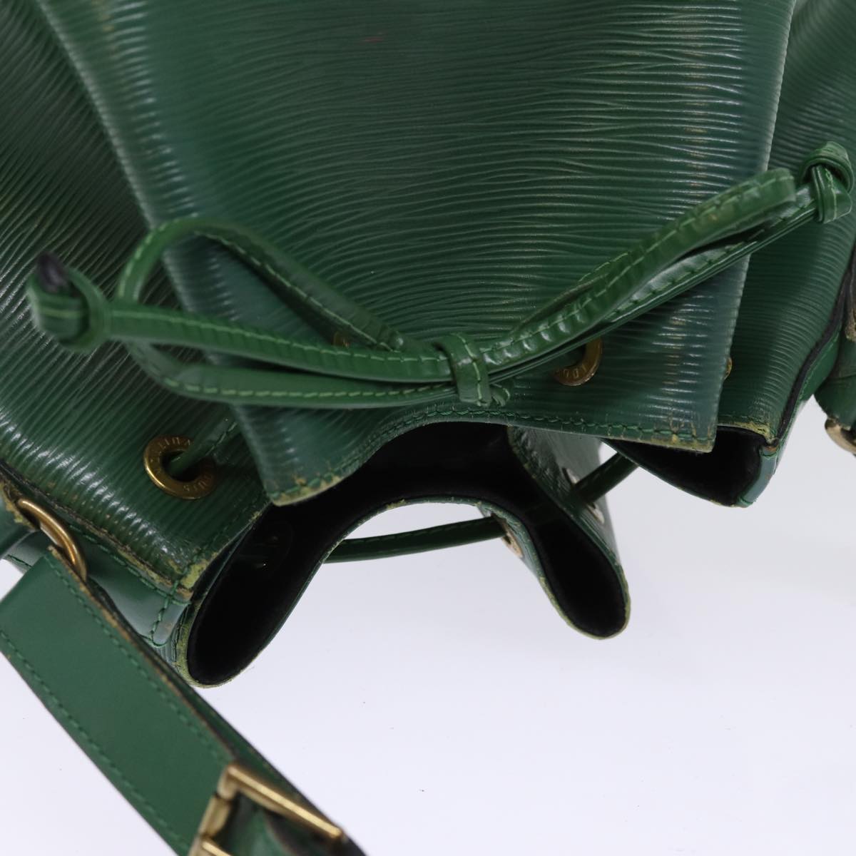 LOUIS VUITTON Epi Petit Noe Shoulder Bag Green M44104 LV Auth 76937