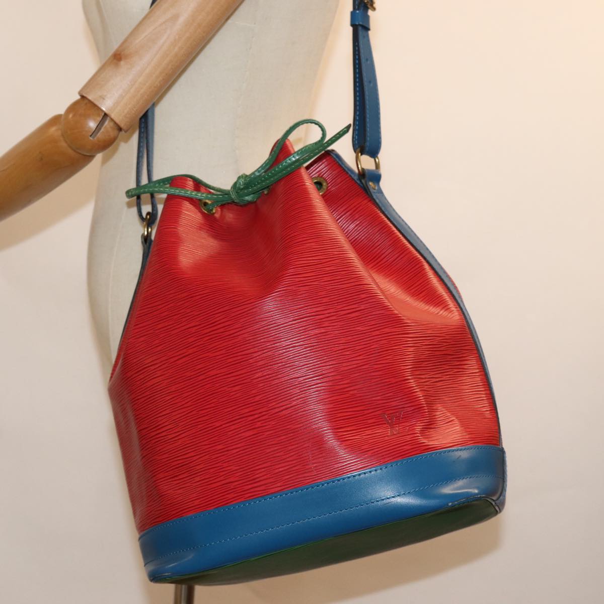 LOUIS VUITTON Epi Toriko Color Noe ShoulderBag Red Blue Green M44084 Auth 76945