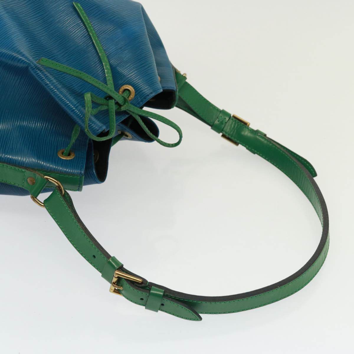 LOUIS VUITTON Epi Noe Shoulder Bag Bicolor Green Blue M44044 LV Auth 77048