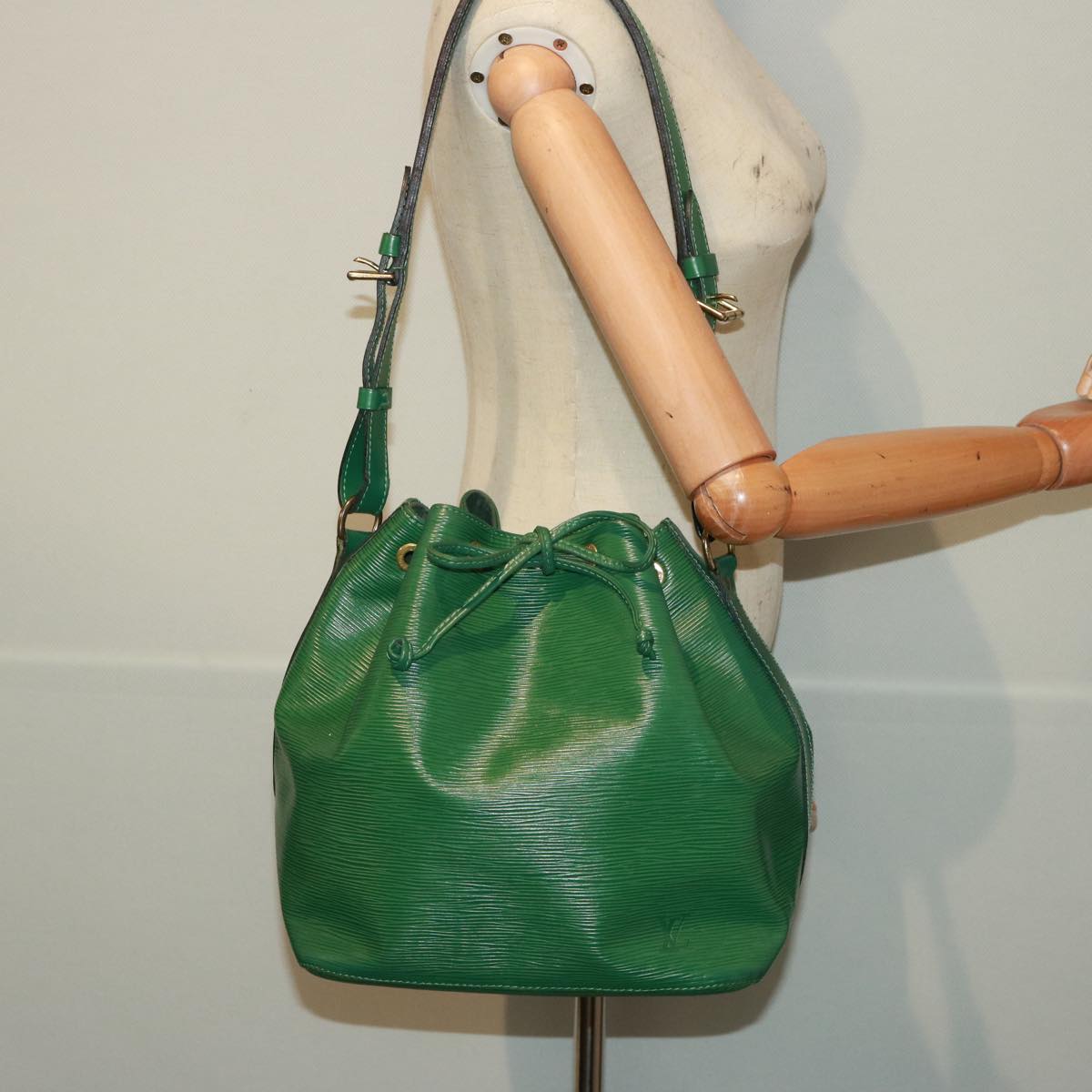 LOUIS VUITTON Epi Petit Noe Shoulder Bag Green M44104 LV Auth 77052