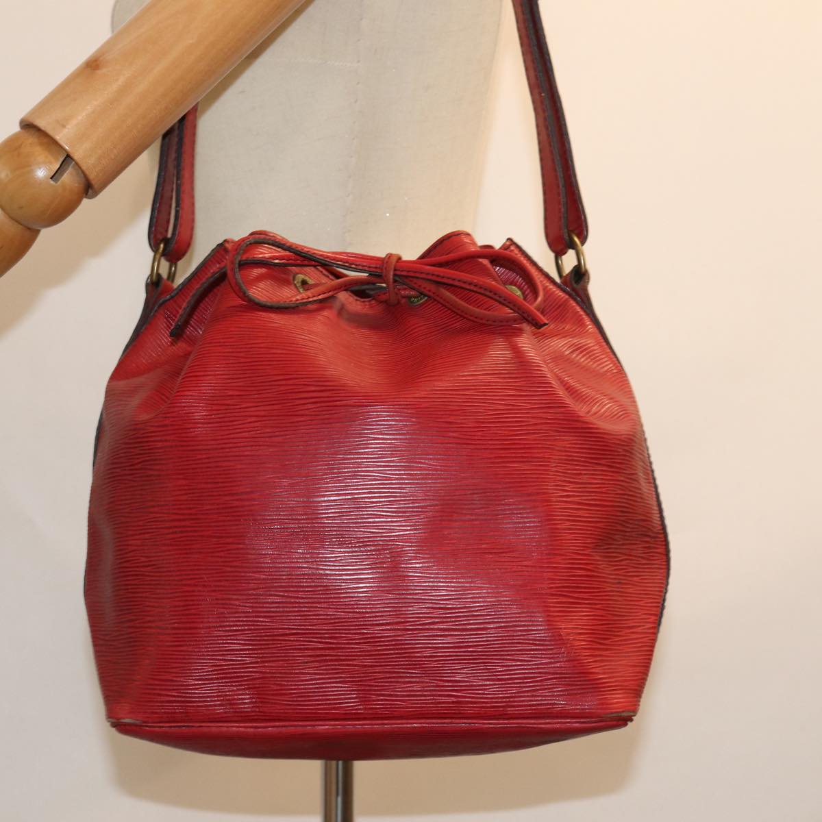 LOUIS VUITTON Epi Petit Noe Shoulder Bag Red M44107 LV Auth 77074