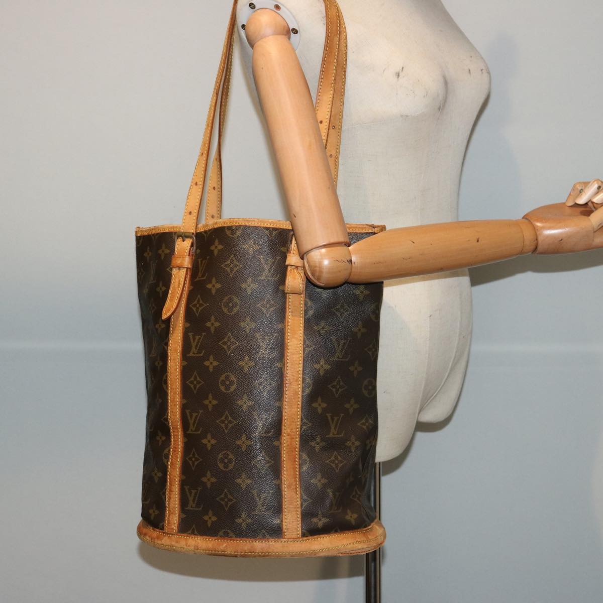 LOUIS VUITTON Monogram Bucket GM Shoulder Bag Vintage M42236 LV Auth 77156