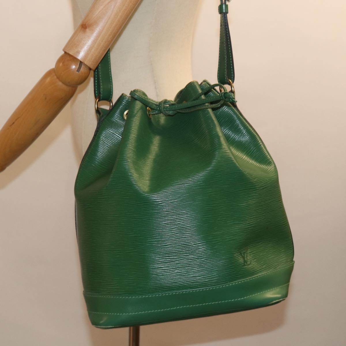 LOUIS VUITTON Epi Noe Shoulder Bag Green M44004 LV Auth 77189