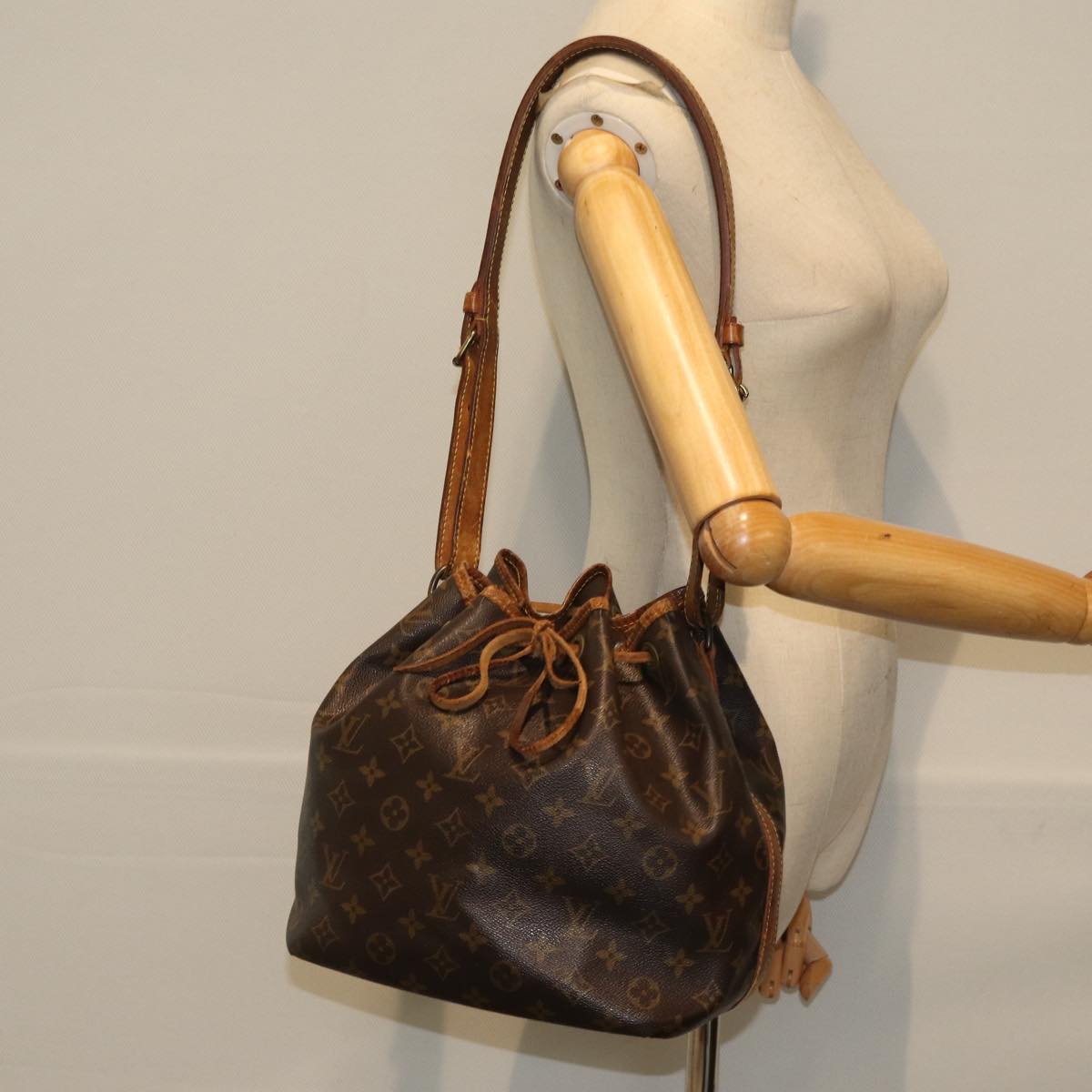 LOUIS VUITTON Monogram Petit Noe Shoulder Bag M42226 LV Auth 77293