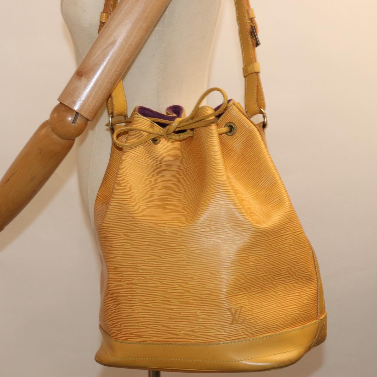 LOUIS VUITTON Epi Noe Shoulder Bag Tassili Yellow M44009 LV Auth 77302