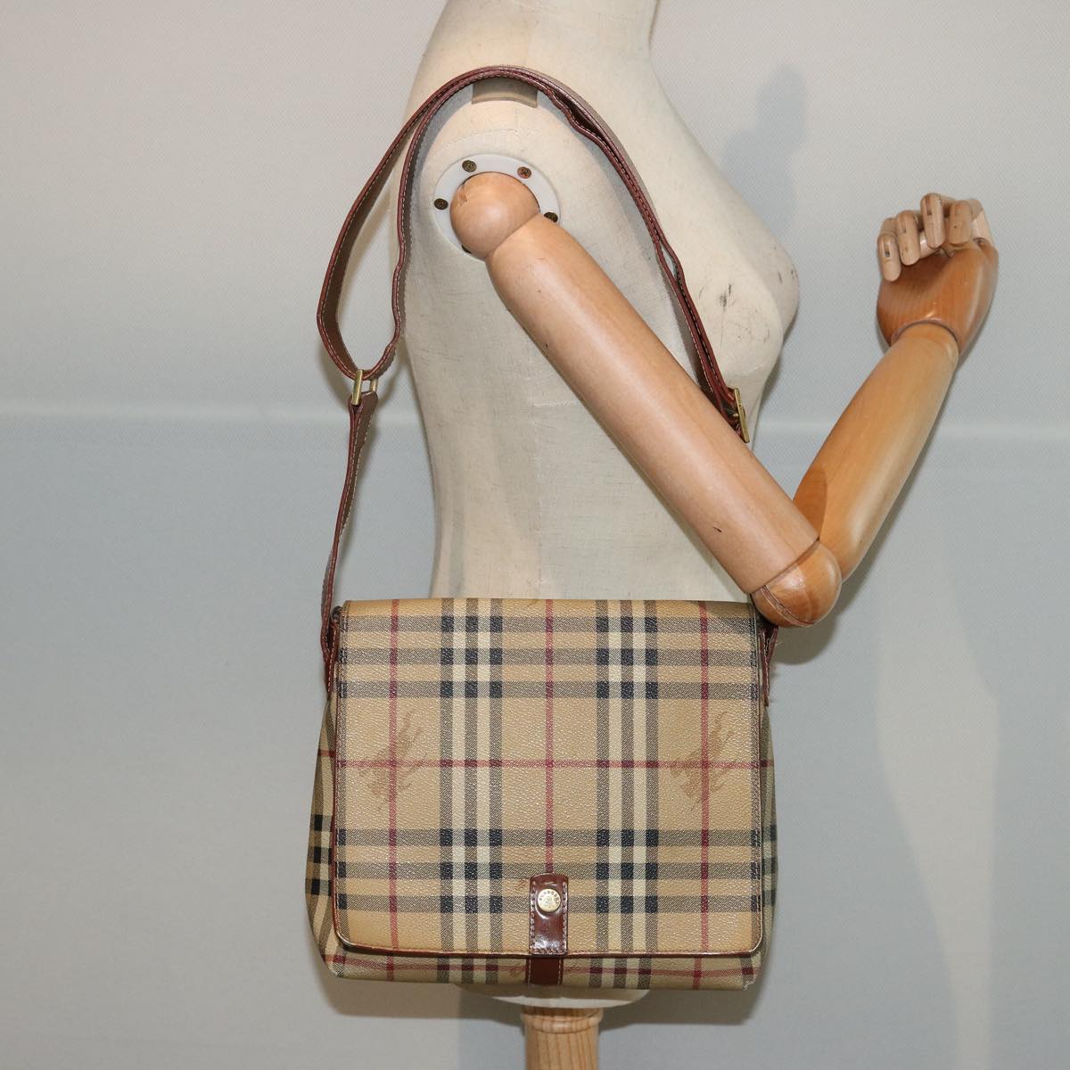 BURBERRY Nova Check Shoulder Bag PVC Leather Beige Auth 77334