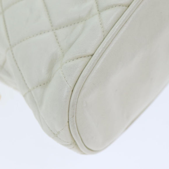 CHANEL Matelasse Chain Shoulder Bag Leather White CC Auth 77469