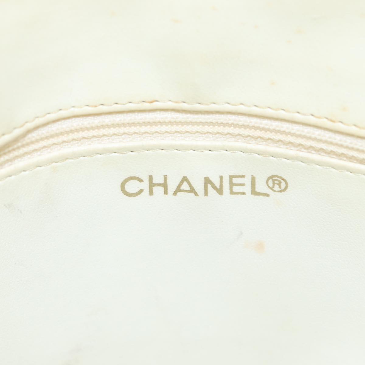 CHANEL Matelasse Chain Shoulder Bag Leather White CC Auth 77469