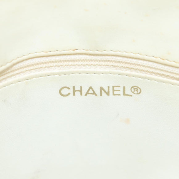 CHANEL Matelasse Chain Shoulder Bag Leather White CC Auth 77469