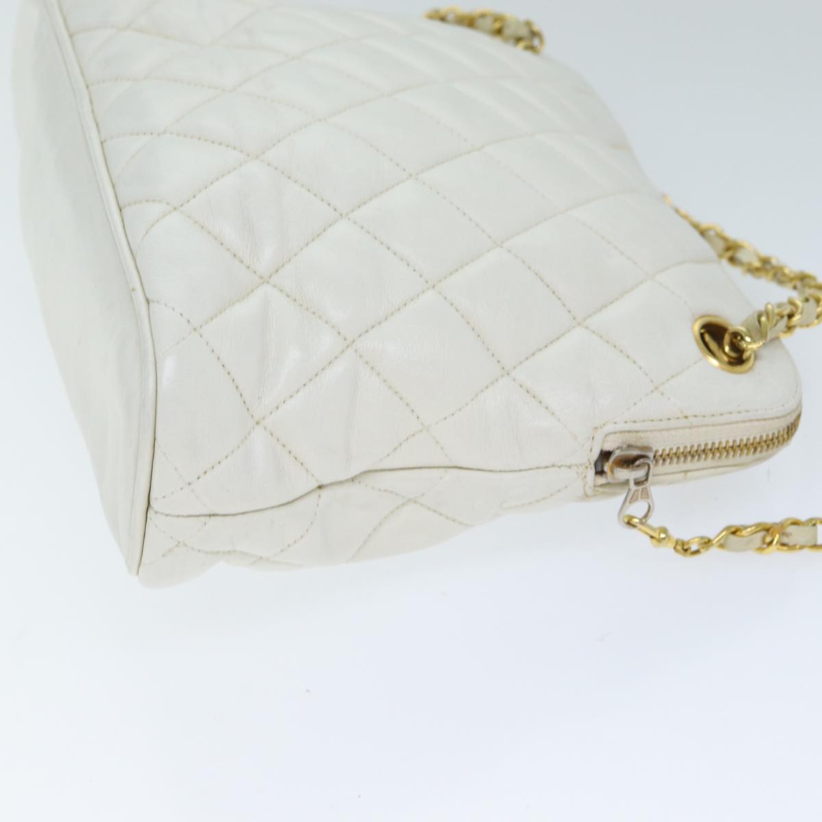 CHANEL Matelasse Chain Shoulder Bag Leather White CC Auth 77469