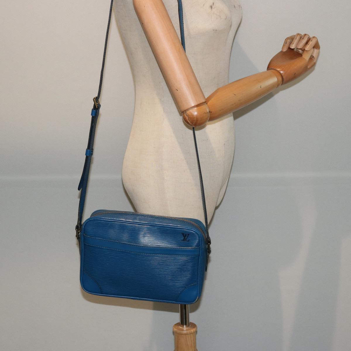 LOUIS VUITTON Epi Trocadero 23 Shoulder Bag Blue M52305 LV Auth 77472